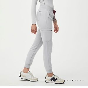 Zamora High Waisted Joggers Size Small in Cement
